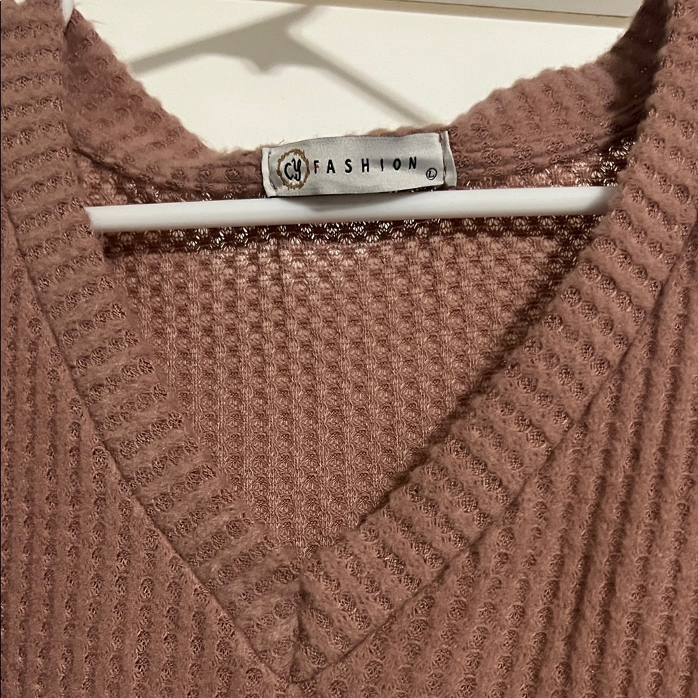 Mauve V-Neck Ribbed Sweater - Picture 2 of 2